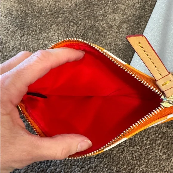 Dooney & Bourke Chevron Tangerine and White tote bag with matching pouch - Picture 7 of 12